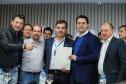 O governador Carlos Massa Ratinho Junior se reúne com prefeitos na sede da Associação dos Municípios do Oeste do Paraná (Amop) em Cascavel nesta sexta-feira (24),  para confirmar recursos do Estado para investimentos nos municípios. No mesmo encontro são anunciados investimentos que a Copel fará na região Oeste nos próximos três anos.   Cascavel, 24/05/2019 -  Foto: Geraldo Bubniak/ANPr