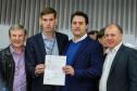 O governador Carlos Massa Ratinho Junior se reúne com prefeitos na sede da Associação dos Municípios do Oeste do Paraná (Amop) em Cascavel nesta sexta-feira (24),  para confirmar recursos do Estado para investimentos nos municípios. No mesmo encontro são anunciados investimentos que a Copel fará na região Oeste nos próximos três anos.   Cascavel, 24/05/2019 -  Foto: Geraldo Bubniak/ANPr