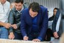 O governador Carlos Massa Ratinho Junior se reúne com prefeitos na sede da Associação dos Municípios do Oeste do Paraná (Amop) em Cascavel nesta sexta-feira (24),  para confirmar recursos do Estado para investimentos nos municípios. No mesmo encontro são anunciados investimentos que a Copel fará na região Oeste nos próximos três anos.   Cascavel, 24/05/2019 -  Foto: Geraldo Bubniak/ANPr