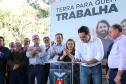 Em Quitandinha, 59 famílias recebem títulos de imóveis rurais e a Prefeitura mais de R$ 566 mil para a compra de máquina e um veículo