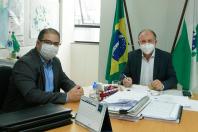 Com uma agenda bastante movimentada, o secretário do Desenvolvimento Urbano e de Obras Públicas (SEDU), João Carlos Ortega, e o diretor-geral, Lúcio Tasso, receberam em seus gabinetes, nesta semana, o deputado Evandro Araújo, juntamente com os prefeitos de Reserva, Lucas Machado, e de Uniflor, Zé Bassi. Na oportunidade trataram de assuntos relacionados a melhorias para suas cidades e população. 