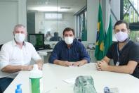 Com uma agenda bastante movimentada, o secretário do Desenvolvimento Urbano e de Obras Públicas (SEDU), João Carlos Ortega, e o diretor-geral, Lúcio Tasso, receberam em seus gabinetes, nesta semana, o deputado Evandro Araújo, juntamente com os prefeitos de Reserva, Lucas Machado, e de Uniflor, Zé Bassi. Na oportunidade trataram de assuntos relacionados a melhorias para suas cidades e população. 