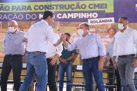 Governador anuncia construção de CMEI e entrega dois “Meu Campinho” em Rolândia