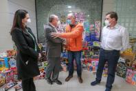 Ortega entrega brinquedos arrecadados para doação a crianças em situação de vulnerabilidade social