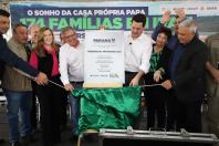 Governador entrega chaves da Casa Própria a 174 famílias de Irati