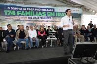 Governador entrega chaves da Casa Própria a 174 famílias de Irati