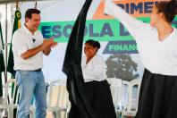 Governador inaugura a 1ª Escola de Educação Especial do Estado e realiza um pedido de décadas