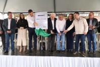 Darci Piana entrega Residencial com 120 casas a famílias de Nova Londrina