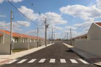 Com apoio do Estado, 90 famílias de Fazenda Rio Grande recebem chaves da casa própria