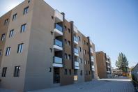 Famílias de Pinhais recebem apartamentos de residencial viabilizado com apoio do Estado