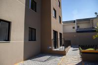Famílias de Pinhais recebem apartamentos de residencial viabilizado com apoio do Estado