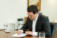 Estado perdoa dívidas de até R$ 7 mil com a COHAPAR e beneficia 17 mil famílias