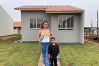 64 famílias de Campo Mourão recebem novas moradias com subsídio do Casa Fácil