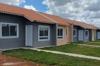 Com recursos estaduais, 16 famílias de Irati conquistam a casa própria