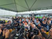 População se surpreende com tecnologia e aprova primeira viagem do Bonde Urbano Digital