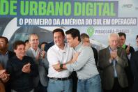 Primeiro na América do Sul: Bonde Urbano Digital começa a operar entre Pinhais e Piraquara