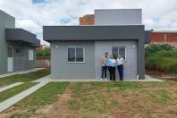 Apucarana, Assis Chateaubriand e Cambará: 199 famílias recebem as chaves da casa própria