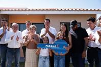 Governador entrega 220 casas em Ponta Grossa com investimento do Casa Fácil