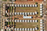 Governador entrega moradias e anuncia R$ 36,2 milhões para estradas rurais em Terra Rica