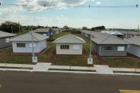 Governador entrega moradias e anuncia R$ 36,2 milhões para estradas rurais em Terra Rica