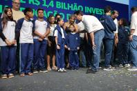 Ratinho Junior anuncia pacote de investimentos e uniformes para toda a rede estadual de educação