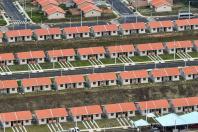 Governador entrega 220 casas em Ponta Grossa com investimento do Casa Fácil