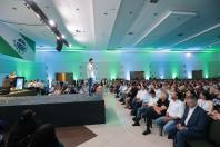 Ratinho Junior anuncia pacote de investimentos e uniformes para toda a rede estadual de educação