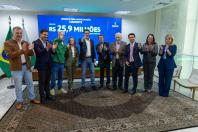 Ratinho Junior confirma R$ 372,5 milhões para 12 municípios de sete regiões