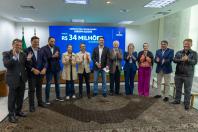 Ratinho Junior confirma R$ 372,5 milhões para 12 municípios de sete regiões