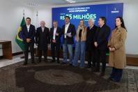 Ratinho Junior confirma R$ 741 milhões para infraestrutura urbana e rural de 12 municípios