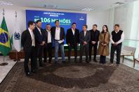 Ratinho Junior confirma R$ 741 milhões para infraestrutura urbana e rural de 12 municípios