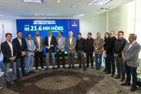 R$ 372 milhões: governador libera recursos para investimentos em 10 municípios