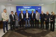 Governador libera R$ 350 milhões para obras e equipamentos em nove cidades