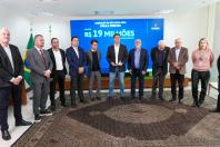 Ratinho Junior confirma mais de R$ 453 milhões para obras em 11 municípios