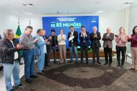 Ratinho Junior confirma mais de R$ 453 milhões para obras em 11 municípios