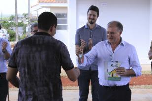 Famílias de Mariópolis recebem as chaves da casa própria