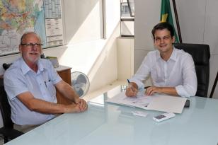 Novo Convênio de R$ 2,2 milhões viabiliza pavimentação em três Bairros de Rio Negro