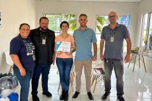 Famílias de Ponta Grossa recebem as chaves da casa própria após subsídio do Estado