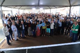 Darci Piana entrega Residencial com 120 casas a famílias de Nova Londrina