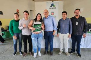 Em Japira, COHAPAR entrega Títulos de Regularização Fundiária a 102 famílias