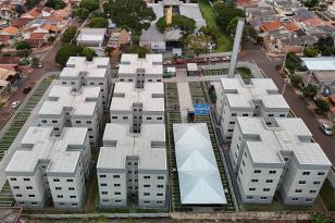 Estado entrega residencial com 128 apartamentos para atender famílias de Londrina 