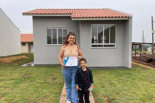 64 famílias de Campo Mourão recebem novas moradias com subsídio do Casa Fácil