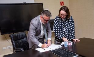 Estado firma acordo para retomada das obras do Museu de Arte Contemporânea