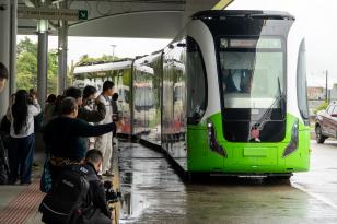 População se surpreende com tecnologia e aprova primeira viagem do Bonde Urbano Digital