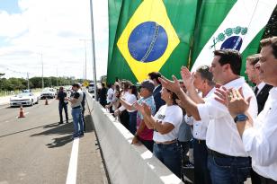 Ratinho Junior entrega 6,8 km da duplicação da Rodovia das Cataratas, em Foz do Iguaçu