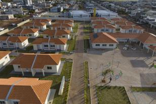Com piscina e aluguel acessível, 9º Condomínio do Idoso recebe moradores em Cascavel