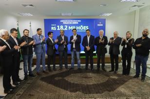 Governador libera R$ 350 milhões para obras e equipamentos em nove cidades