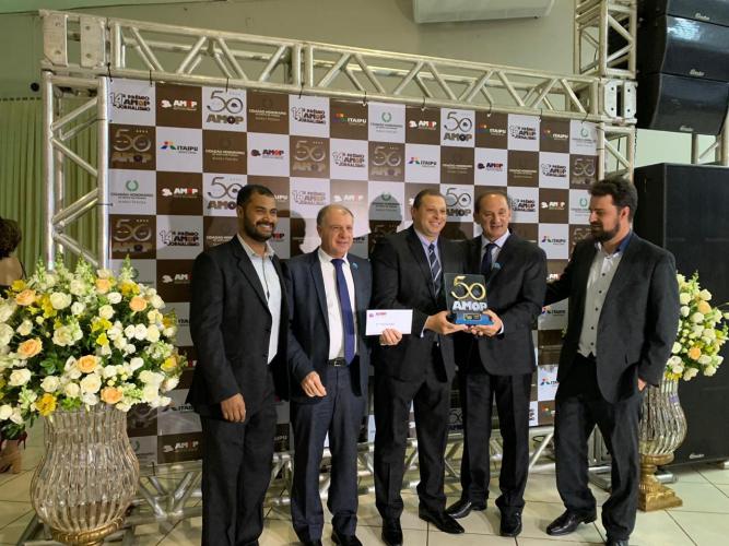 Ortega representa o governador do Paraná nos 50 Anos da AMOP