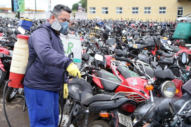 O Paraná está em guerra contra a dengue, afirma o governador