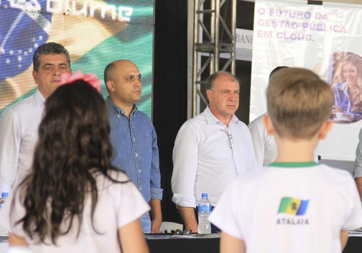 Entre asfalto, recape e urbanização foram feitos 105,15 km de obras em municípios da AMUSEP, disse Ortega em discurso em Atalaia